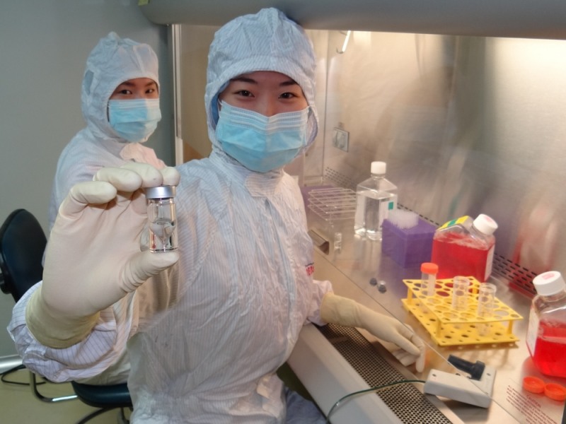 메디포스트 카티스템 연구원(사진=메디포스트 제공)