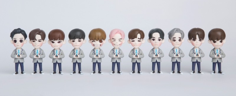 워너원 피규어(4인치) 11인 세트 (사진=롯데마트 제공)
