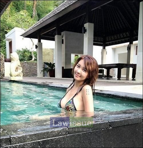 단아함 속 굴곡진 몸매...이파니, '긴 생머리 찰랑 럭셔리한 맵시'