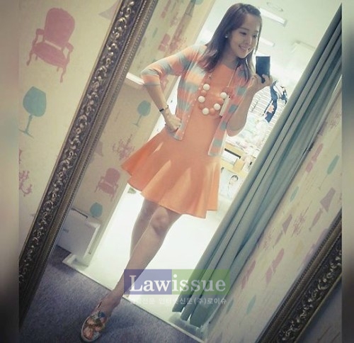 '부러질 듯 몸매'...소유진, '주황색 원피스...거울 보며 빼어난'