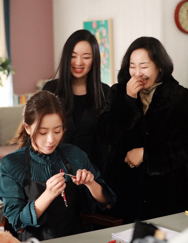 김희선과 민휘아트주얼리 김민휘, 정재인 작가 (사진: JTBC 품위 있는 그녀)