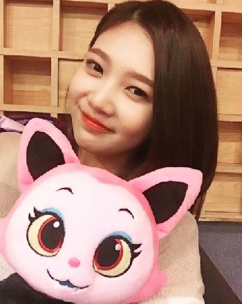 정희 레드벨벳 조이, 인형으로 착각할 듯한 깜찍한 미모