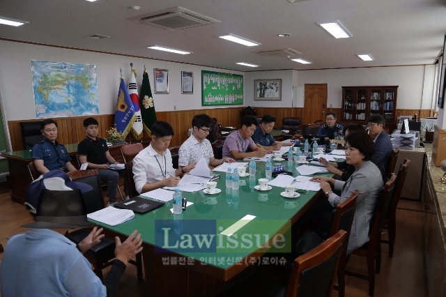 경미범죄심사위원회를 열고있다.