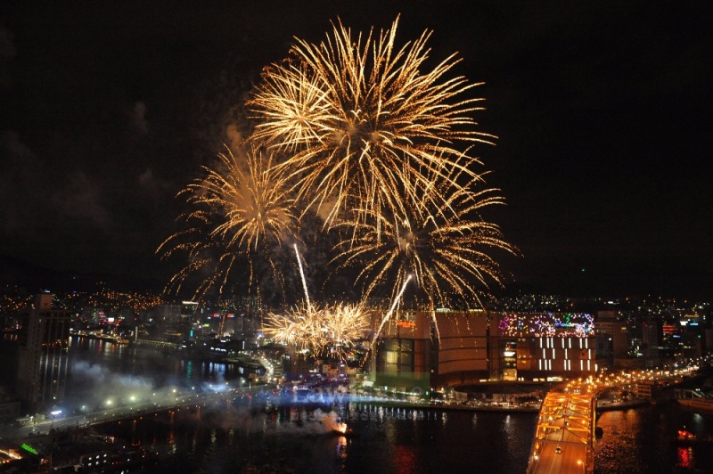지난해 영도다리축제 불꽃쇼.