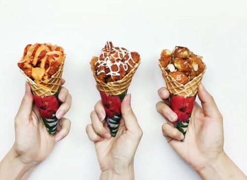 플라잉볼 익스프레스, 가을 시즌 신 메뉴 “치킨 와플 콘” 선보여