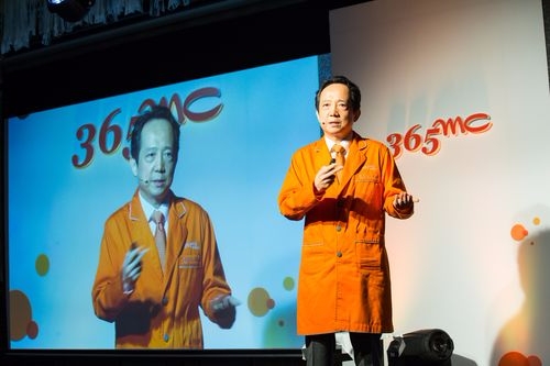 '인공지능 지방흡입 신기술 발표회’에서 365mc와 한국마이크로소프트의 지방흡입 수술 분야에서 세계최초 인공지능 기술에 대해 설명하는 365mc 대표원장협의회 김남철 회장