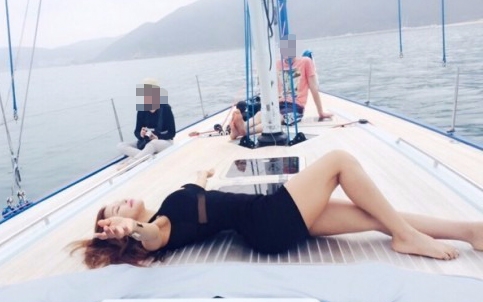 미나, 요트에 누워도 육감적...굴곡진 몸매 남다른 우월함