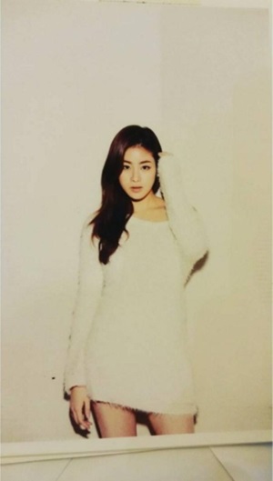 강소라, 새하얀 니트 원피스 입고 '황금비율 몸매' 뽐내..."다시 찍는 프로필"