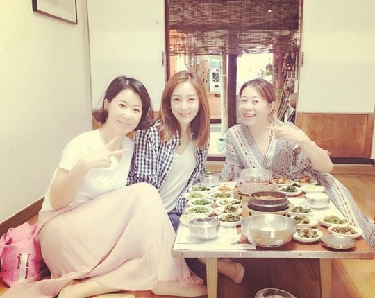 황효은, 오나라·소희정과 함께 한 사진 보니...'품위 넘치는 미녀 삼총사'