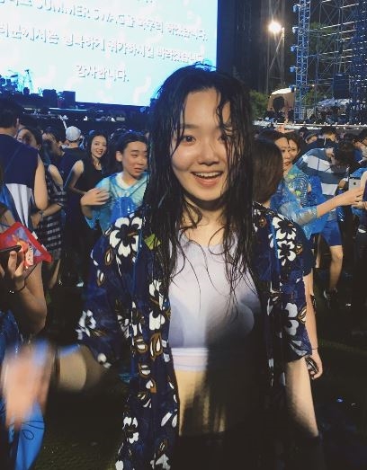 '문채원 닮은꼴?' 손수아, 흠뻑 젖은 채 해맑은 미소 선보여
