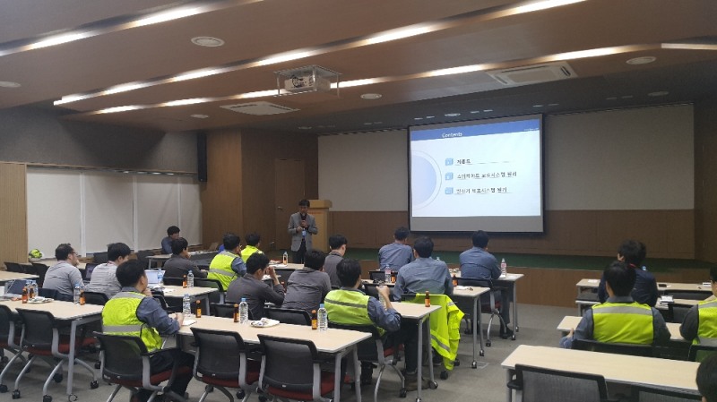 전력거래소가 중부발전과 전기안전공사, 한전KPS와 함께 합동 기술지원반을 구성해서 파주문산복합발전소를 방문해 기술지원 활동을 하고 있다.(사진=전력거래소)