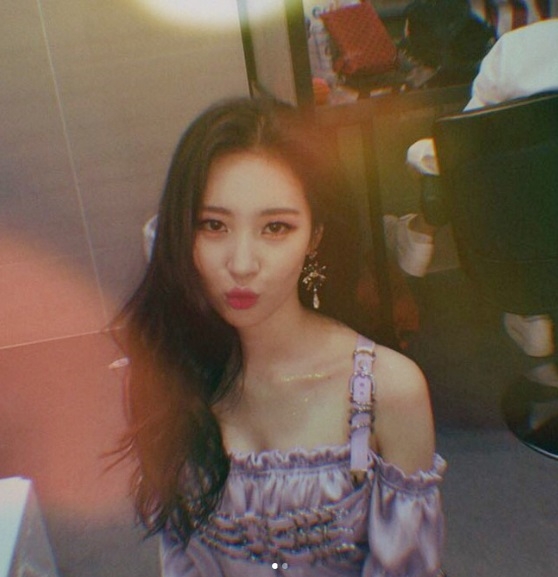 선미, 보라색 상의 속 가녀린 쇄골라인+우윳빛 피부...여신美는 덤