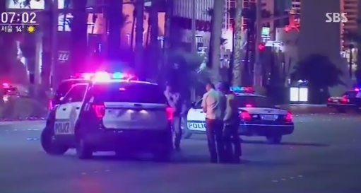 라스베가스 총기난사, '외로운 늑대'가 총격범...수만 군중 향한 총구