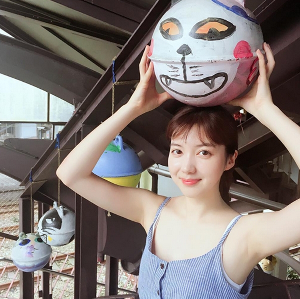 채서진, 눈부시게 하얀 피부...'부러질 듯 쇄골라인'