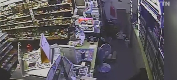 명절인데 배고파서...'멀쩡히 침입해 먹튀', 수분 만에 끝난 행각