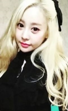 정하나, 백금발 웨이브 머리...상큼발랄의 끝판왕