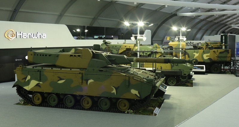 한화전시장 실물장비전시(사진=한화그룹)