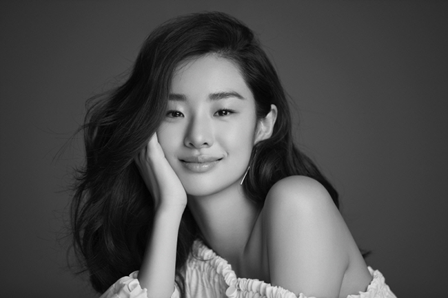 스테파니 리, 본명 이정아로 본격 연기 활동 스타트