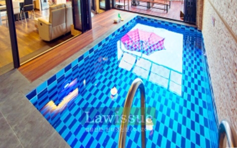 개인 수영장이 설치된 호화 숙박업소.