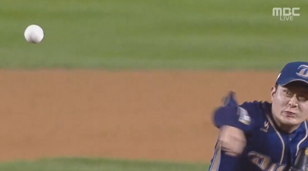 '연이은 어깨 스친 피칭...최금강, 실수인가? 고의인가' 분개