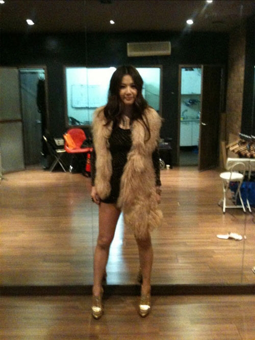 '이 정도 일 줄' 길건, 블랙 미니드레스+퍼조끼...환상적인 각선美