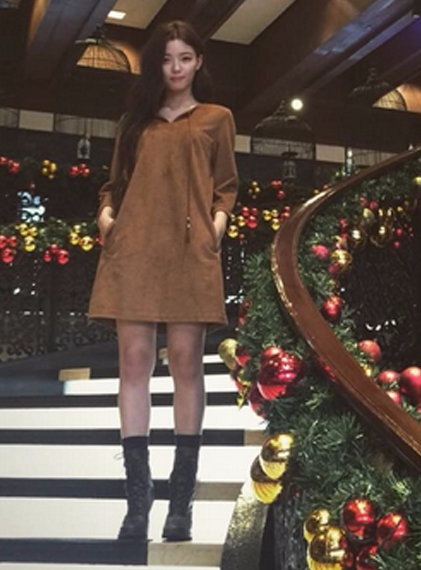 '긴 머리 늘어뜨린 채...김유정, 쭉 뻗은 고속도로 라인'