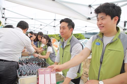 이웃과 함께 건강한 행복 추구…동아쏘시오그룹의 따뜻한 사회공헌활동_동아쏘시오그룹 사랑나눔바자회(사진=동아제약)