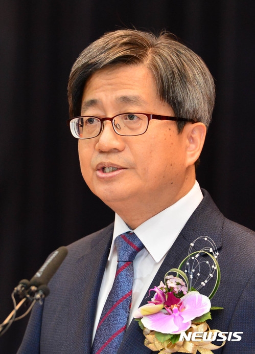 ‘취임 한달’ 김명수 대법원장 “사법부 통합·개혁 완수 이뤄내겠다”