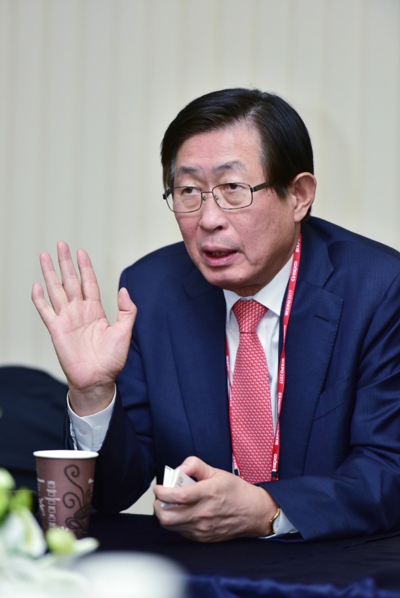 조환익 사장이 1일 광주 김대중컨벤션센터에서 열린 BIXPO 2017 행사 특별세션에서 한전 연구개발 성과 공유의 장인 “2017 전력기술 R&D 성과발표회”에서 인터뷰를 하고 있다. (사진=한국전력)