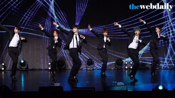 아스트로 쇼케이스