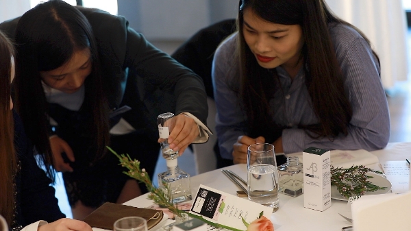 한채영, 에이베타 론칭쇼서 뷰티 노하우 전격 공개