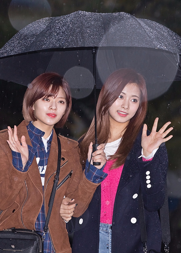트와이스(TWICE) 정연-쯔위, KBS 뮤직뱅크 출근길