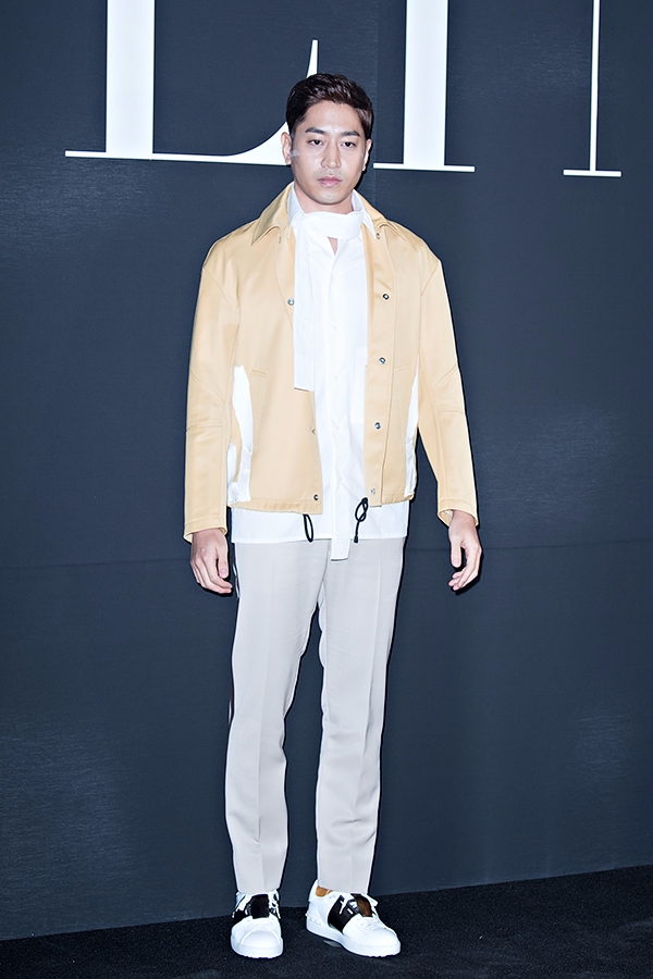 에릭, 발렌티노(VALENTINO)가 ‘The VLTN 팝업’ 오픈 포토행사