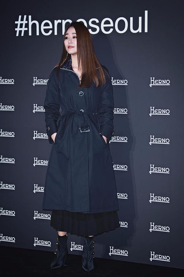 김효진, ‘에르노(HERNO)' 스토어 오픈 1주년 기념 포토월 행사