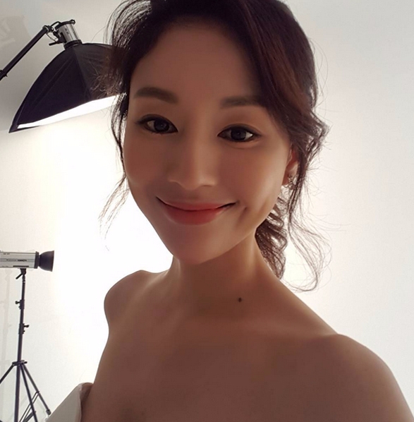 '상큼한 웨이브 헤어 속 명품 쇄골라인' 서유정, '그저 감탄만'