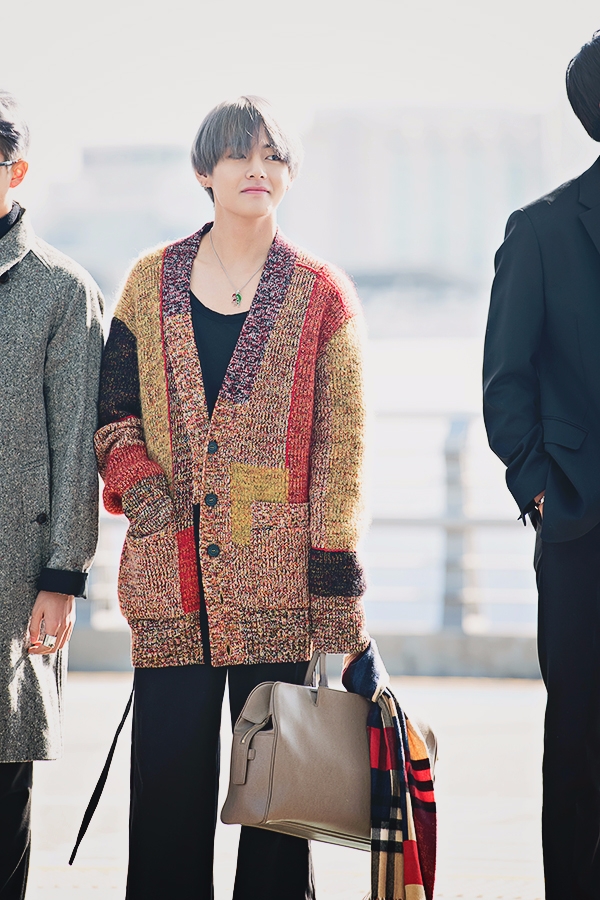 방탄소년단(BTS) 뷔, 인천국제공항 출국 현장