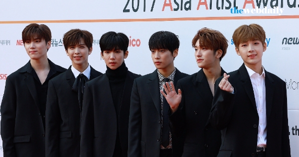 스누퍼가 15일 오후 잠실실내체육관에서 열린 2017 아시아 아티스트 어워즈에 참석해 레드카펫 포토타임을 가지고 있다.
