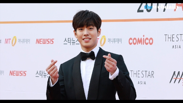 안효섭-신현수-지수가 15일 오후 잠실실내체육관에서 열린 2017 아시아 아티스트 어워즈에 참석해 레드카펫 포토타임을 가지고 있다.