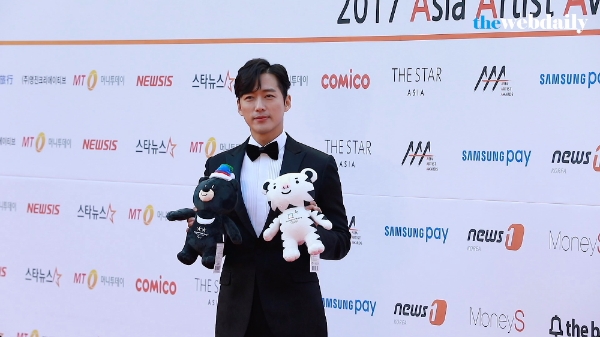 류준열-남궁민-이준호-강태오가 15일 오후 잠실실내체육관에서 열린 2017 아시아 아티스트 어워즈에 참석해 레드카펫 포토타임을 가지고 있다.