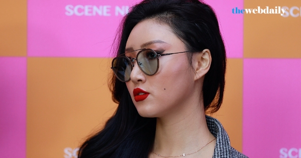 가수 선미와 걸그룹 마마무가 16일 오후 호림아트센터에서 진행된 아이웨어 브랜드 '씬넘버포(SCENE NUMBER FOR)' 2018 S/S 컬렉션 공개 행사에 참석해 자리를 빛냈습니다.