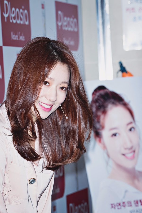 박신혜, 플레시아 런칭 기념 팬사인회
