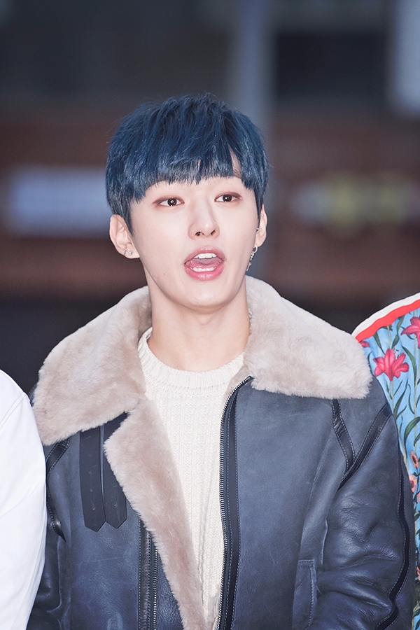 WannaOne(워너원) 윤지성, 뮤직뱅크 출근길