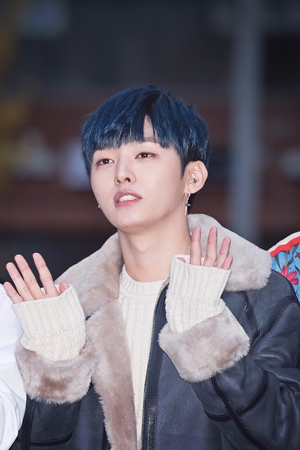 WannaOne(워너원) 윤지성, 뮤직뱅크 출근길