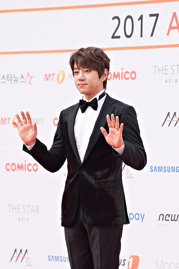 황치열, '2017 아시아 아티스트 어워즈(2017 AAA)' 레드카펫 행사