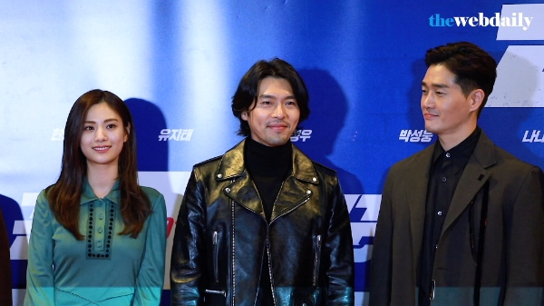 장창원 감독과 주연 배우들이 20일 저녁 코엑스 메가박스에서 열린 영화 ‘꾼’ VIP시사회에 참석해 포토타임을 가지고 있다.