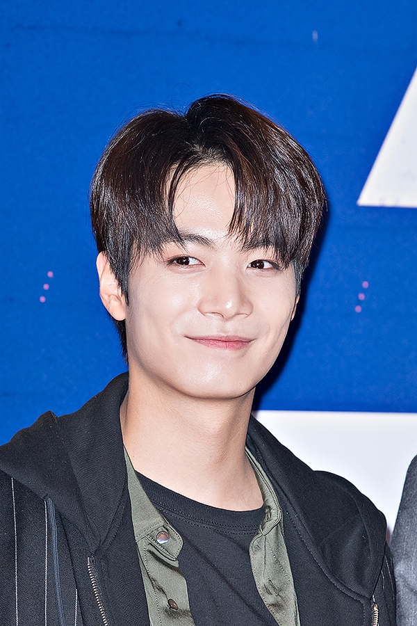 뉴이스트w JR(제이알), 영화 ‘꾼’ VIP시사회