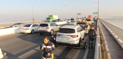 일산대교 14중 추돌, 미끌미끌한 도로 위 그대로 쿵...'엉클어진 출근지옥'