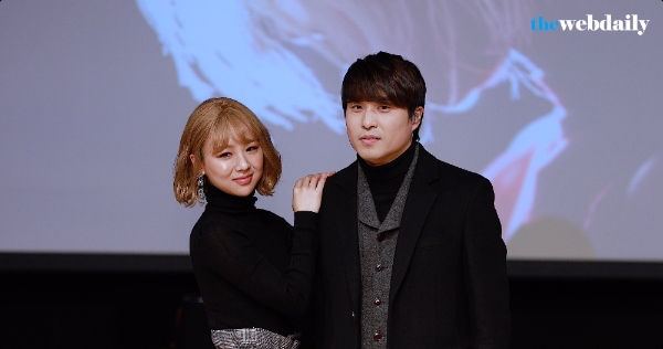 김보경이 21일 오후 서울 강남구 청담동 일지아트홀에서 열린 ‘이별선물’ 쇼케이스에서 포토타임을 가지고 있다.