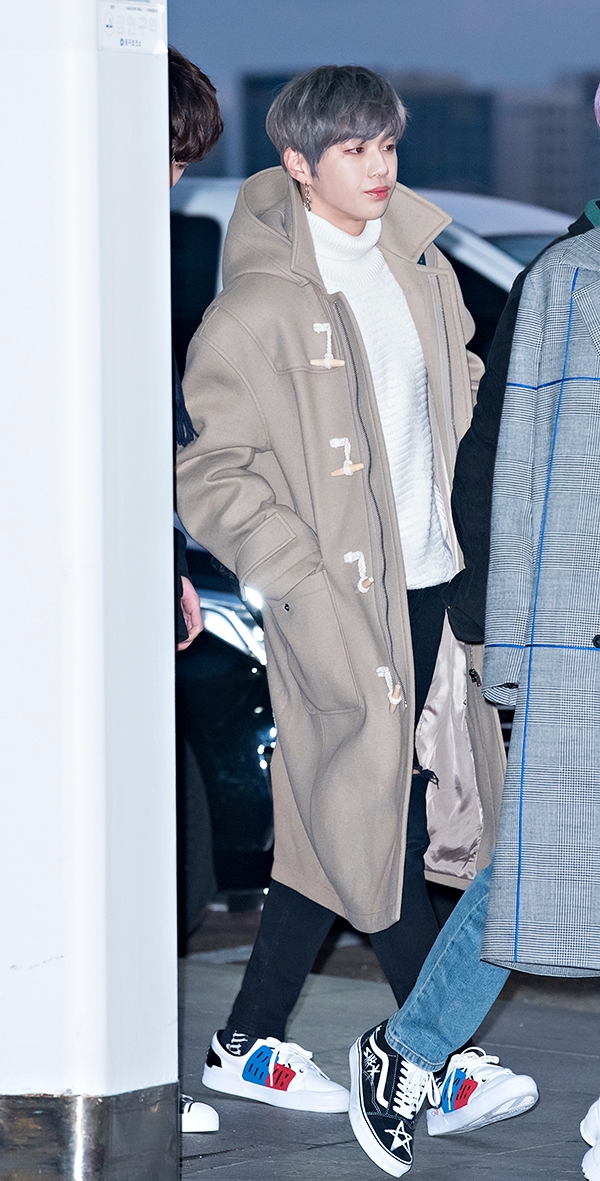워너원(WannaOne) 강다니엘, 인천국제공항 출국 현장