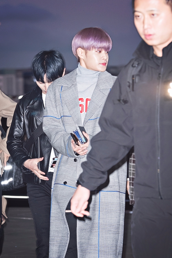 워너원(WannaOne) 이대휘, 인천국제공항 출국 현장